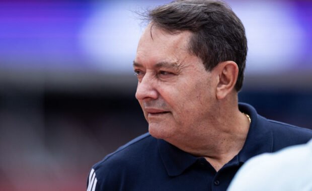 Cruzeiro negocia contratação de zagueiro brasileiro do Brighton da Premier League