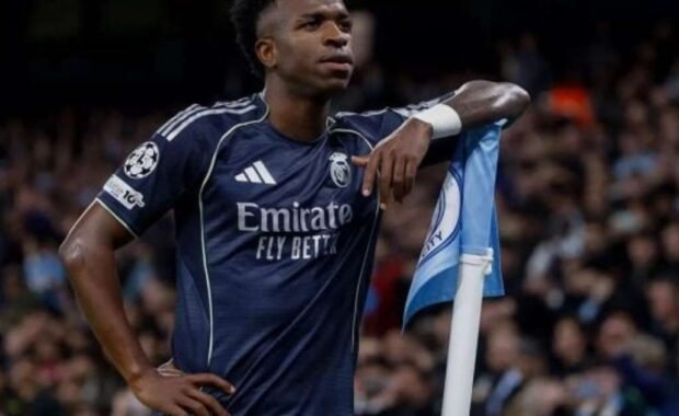 Ifab pode criar regra para expulsar jogadores que cobrem boca para proferir ofensas raciais