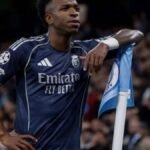 Ifab pode criar regra para expulsar jogadores que cobrem boca para proferir ofensas raciais