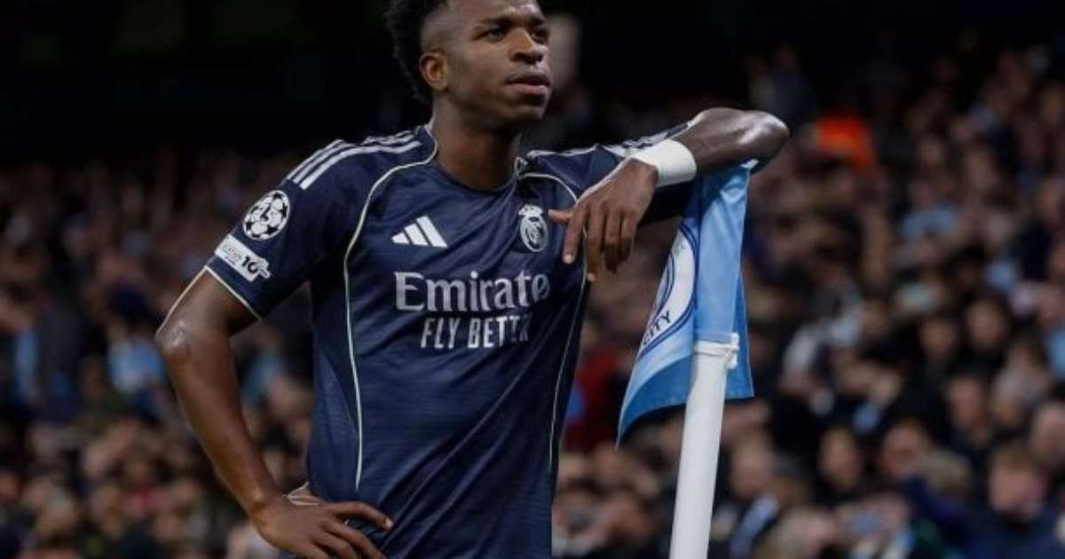 Ifab pode criar regra para expulsar jogadores que cobrem boca para proferir ofensas raciais