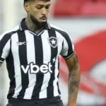 Alexander Barboza ausente da lista do Botafogo contra o Remo por negociações com Palmeiras