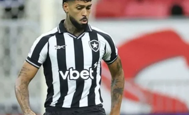 Alexander Barboza ausente da lista do Botafogo contra o Remo por negociações com Palmeiras