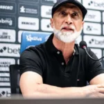 Álvaro Pacheco exige R$ 3,1 milhões do Vasco na Justiça após demissão relâmpago