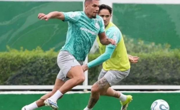Após quase 10 meses afastado, Paulinho retorna à lista de relacionados do Palmeiras