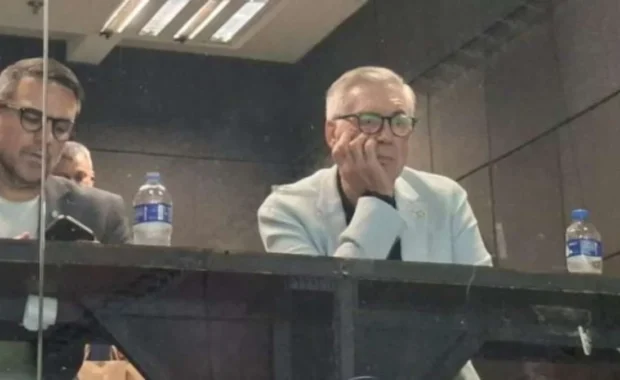 Carlo Ancelotti observa jogadores no Flamengo x Vasco visando convocação para Copa do Mundo