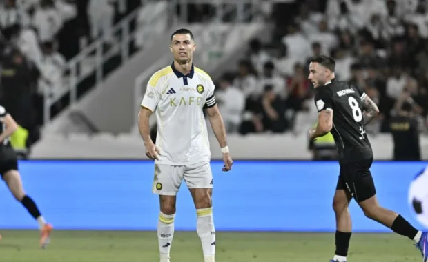 Cristiano Ronaldo responde com ironia a gritos de 'Messi' da torcida adversária em vitória do Al-Nassr