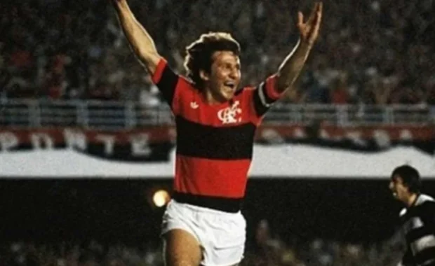 Justiça determina apreensão de contratos de Zico e Romário em ação contra Panini