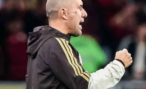Leonardo Jardim celebra classificação antecipada e prepara confronto decisivo contra Palmeiras