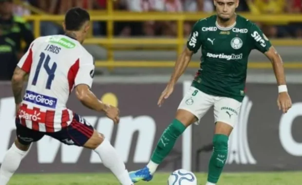 Meio-campista do Palmeiras sonha com vaga na Copa do Mundo 2026 e destaca regularidade