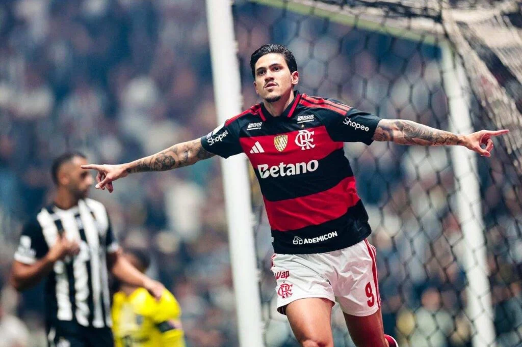Pedro terá motivação extra no clássico Fla-Vasco com presença de Carlo Ancelotti