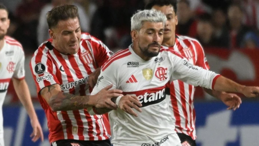 Pumita Rodríguez lamenta fratura de clavícula de Arrascaeta: 'Cara importante para o Uruguai'