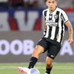 Risco de perda de pontos assombra Botafogo no Brasileirão por dívida de Thiago Almada
