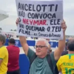 Torcedor leva cartaz contra convocação de Neymar: 'Vai queimar o teu filme, Ancelotti'