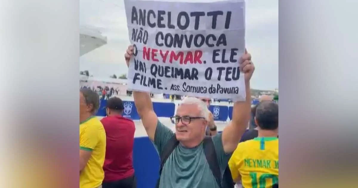 Torcedor leva cartaz contra convocação de Neymar: 'Vai queimar o teu filme, Ancelotti'