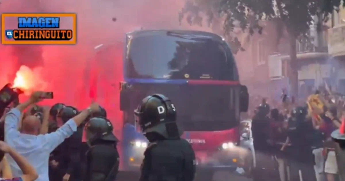 Torcida do Barcelona confunde ônibus do próprio time com o do Real Madrid e o apedreja