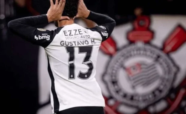 Zagueiro do Corinthians exalta trabalho de Diniz após vitória na Libertadores e destaca momento especial