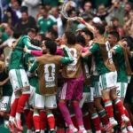 Copa do Mundo 2026 inicia com drama: infarto na arquibancada, gol de jogador que quase morreu e árbitro brasileiro em polêmica