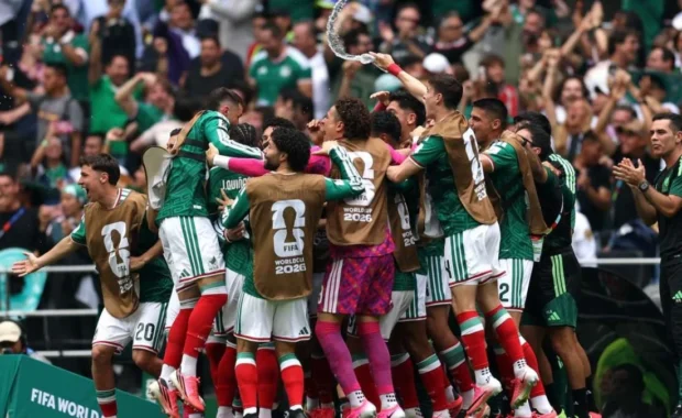 Copa do Mundo 2026 inicia com drama: infarto na arquibancada, gol de jogador que quase morreu e árbitro brasileiro em polêmica